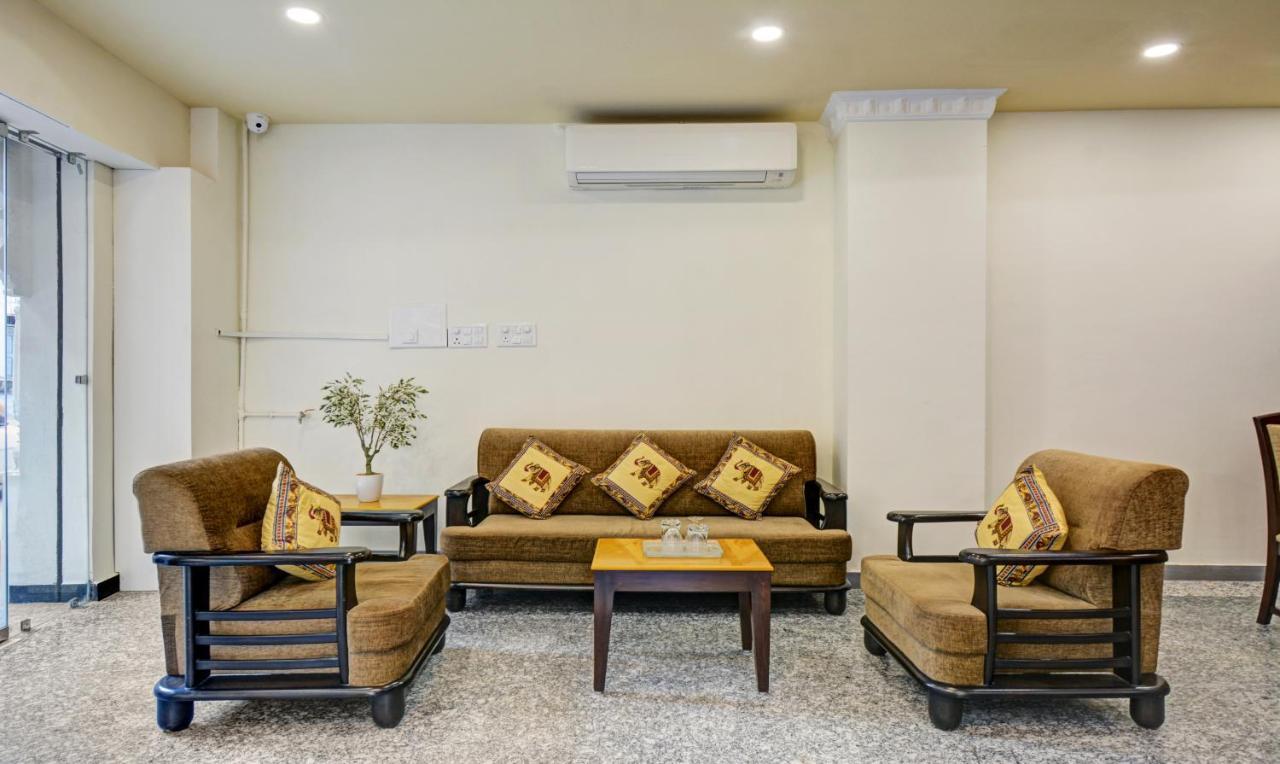 Treebo Jheel Mahal Hotel Удайпур Екстериор снимка