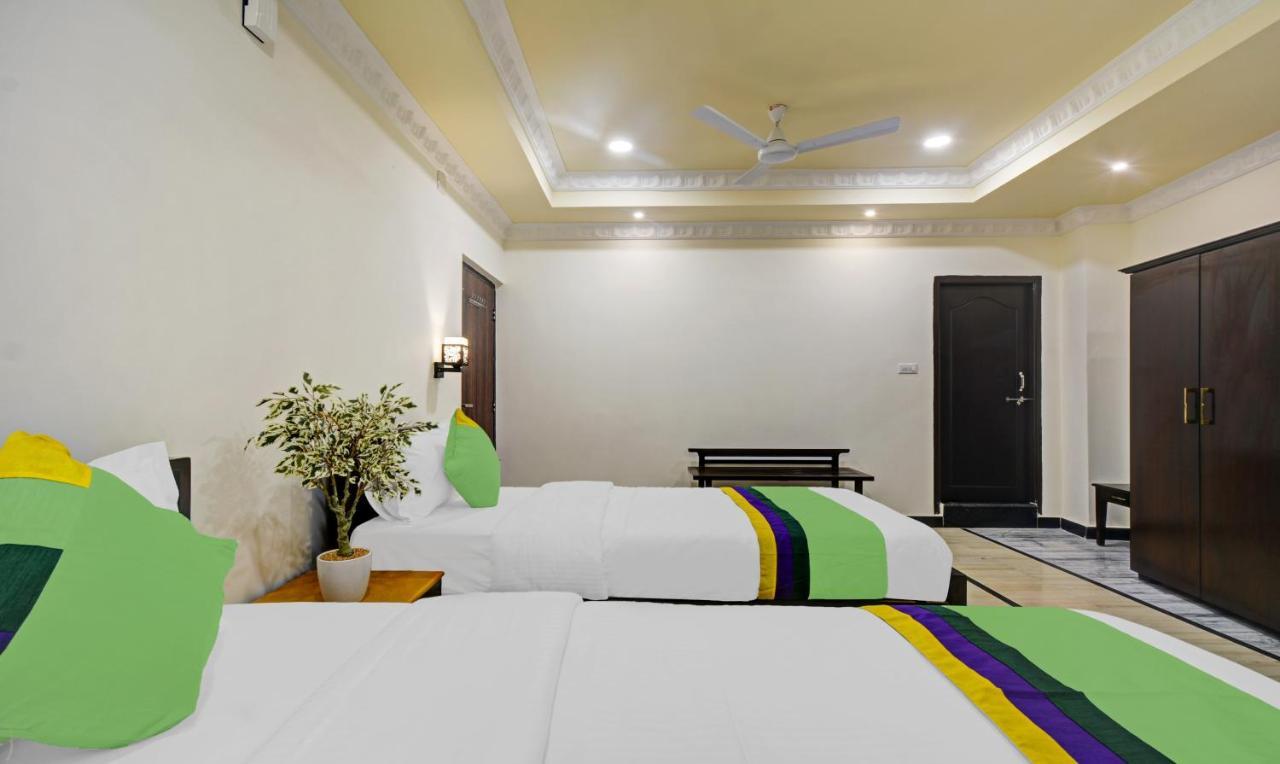 Treebo Jheel Mahal Hotel Удайпур Екстериор снимка