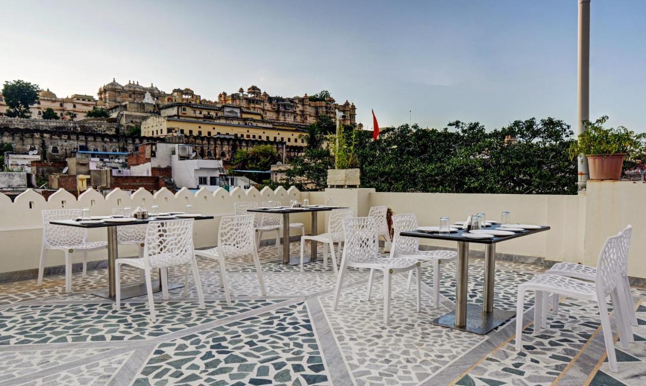 Treebo Jheel Mahal Hotel Удайпур Екстериор снимка