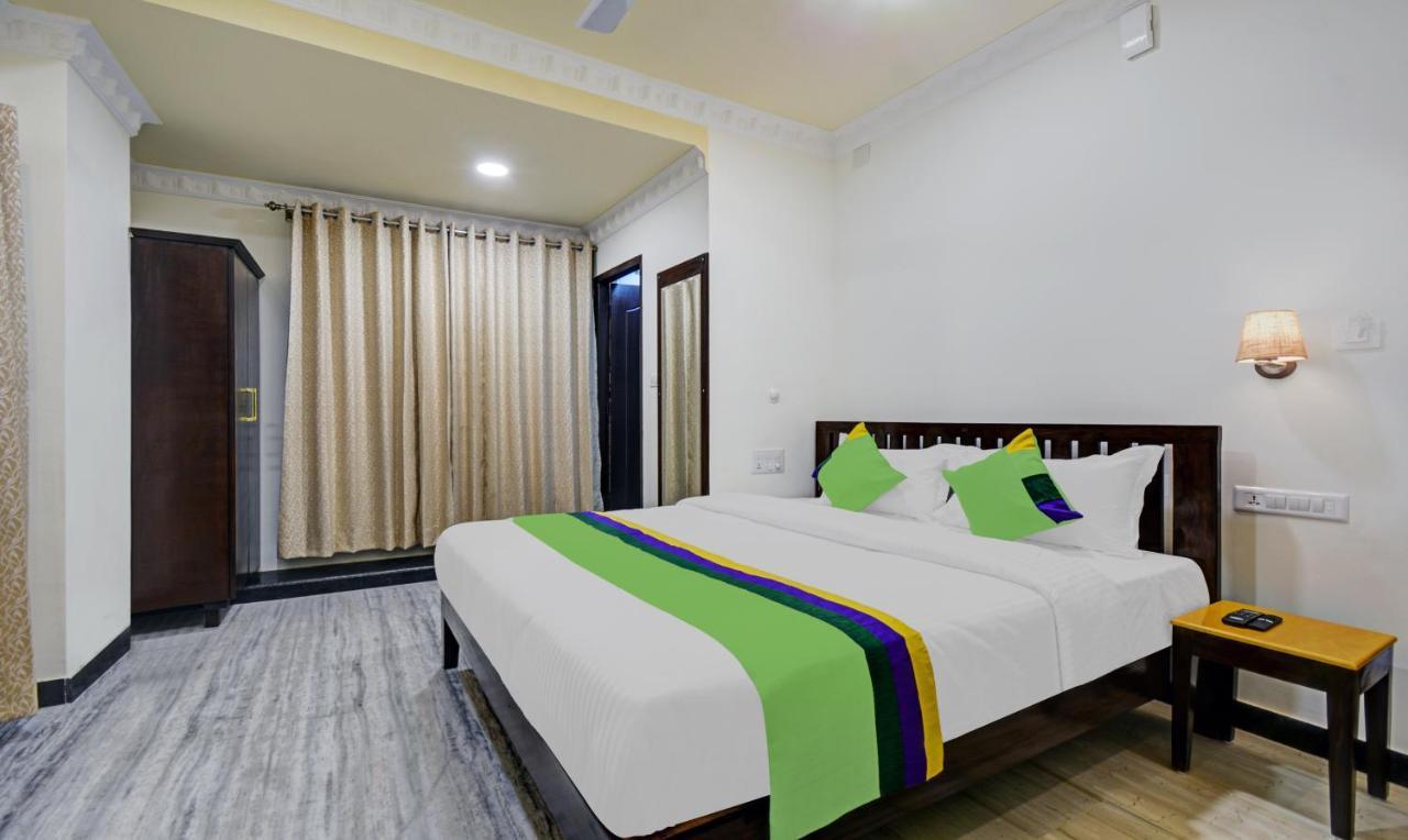 Treebo Jheel Mahal Hotel Удайпур Екстериор снимка