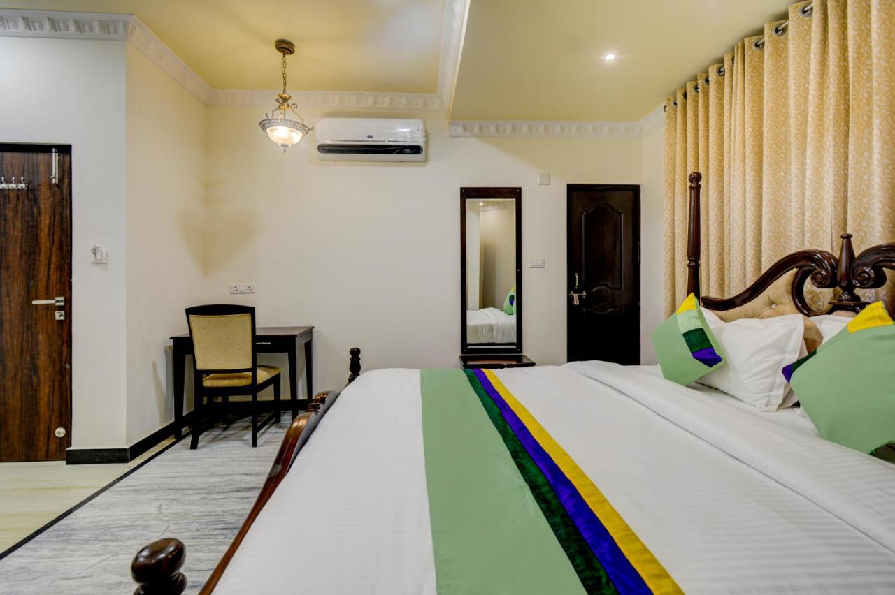 Treebo Jheel Mahal Hotel Удайпур Екстериор снимка
