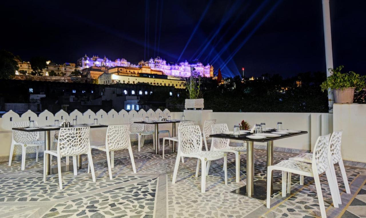 Treebo Jheel Mahal Hotel Удайпур Екстериор снимка