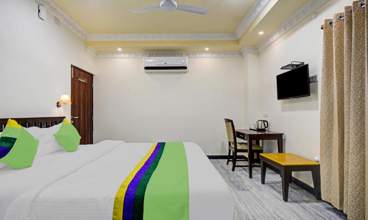 Treebo Jheel Mahal Hotel Удайпур Екстериор снимка