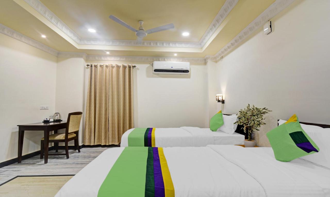 Treebo Jheel Mahal Hotel Удайпур Екстериор снимка