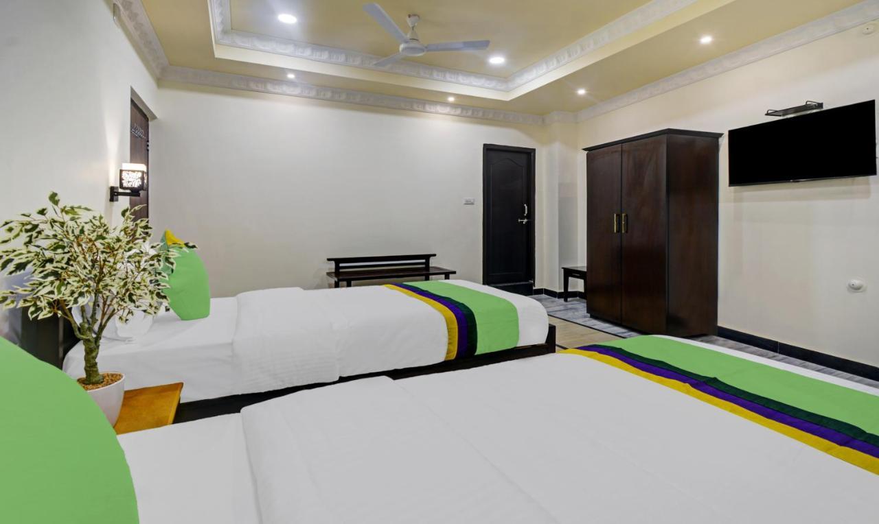 Treebo Jheel Mahal Hotel Удайпур Екстериор снимка