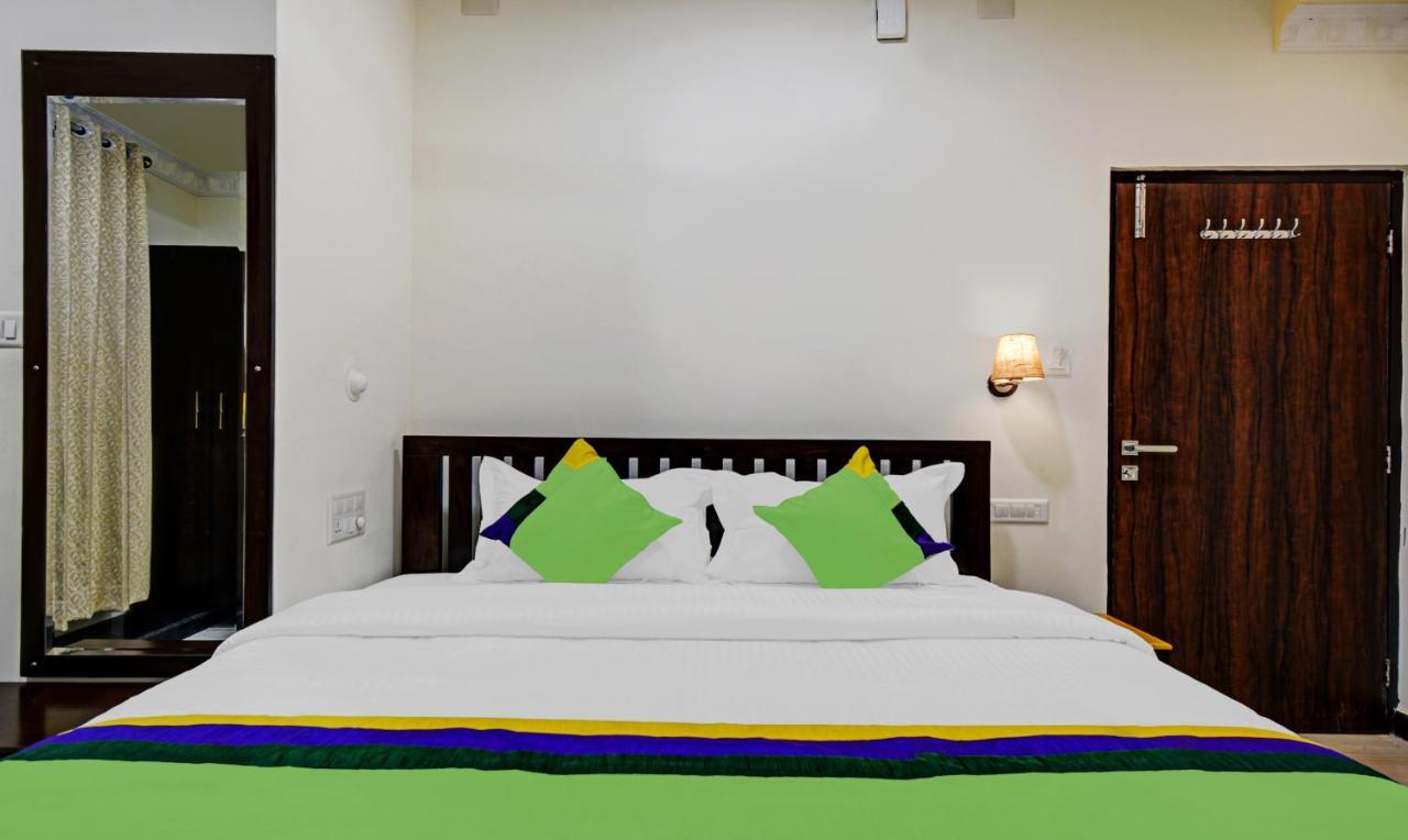 Treebo Jheel Mahal Hotel Удайпур Екстериор снимка